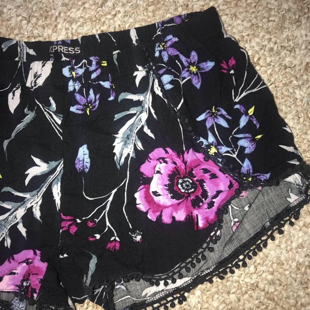 Express Shorts - Picture 2 of 3